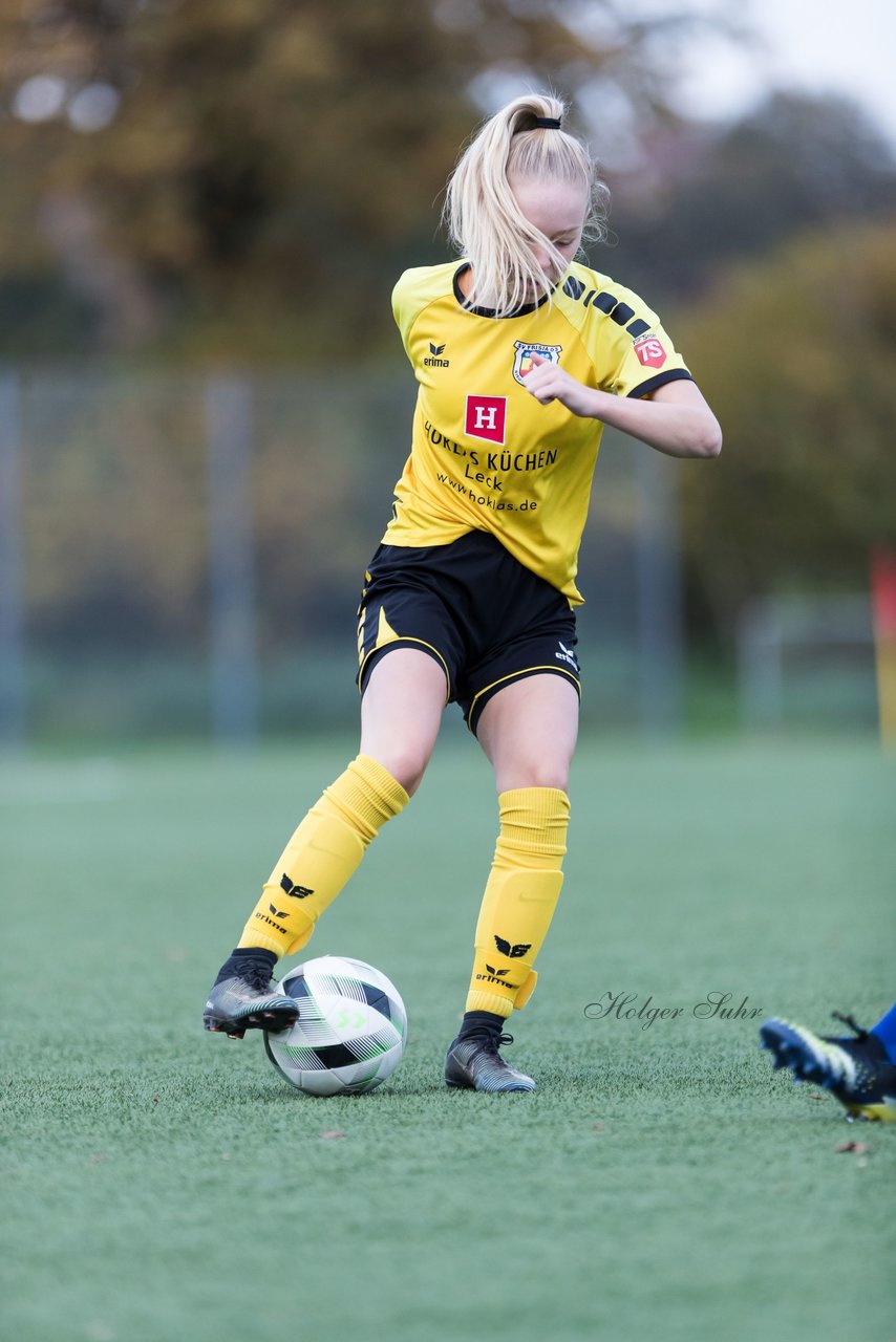 Bild 261 - F SSC Hagen Ahrensburg - SV Frisia 03 Risum-Lindholm : Ergebnis: 2:0